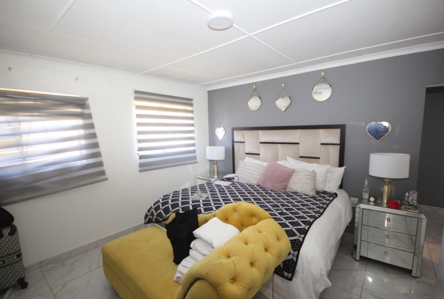 4 Bedroom Property for Sale in Sunnyridge Eastern Cape